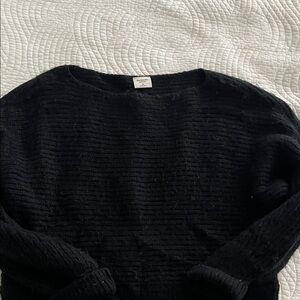Abercrombie Women's Black cropped Sweater